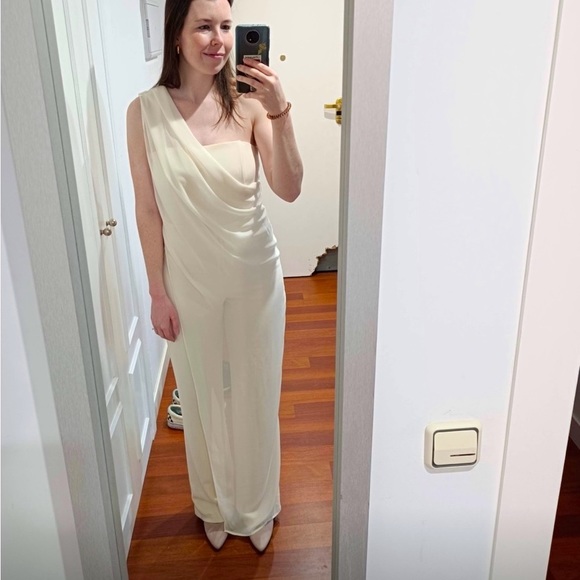 White one shoulder jumpsuit - Picture 1 of 5